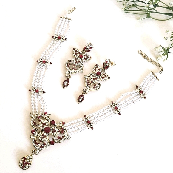 Jewelry - Necklace Set